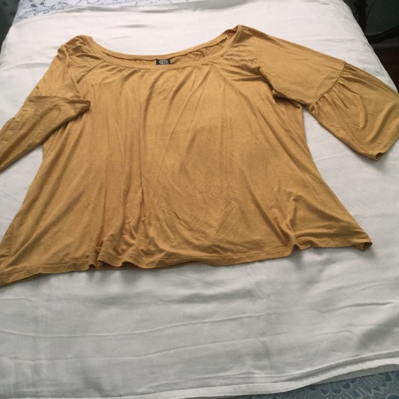 Bobeau Yellow Top - Picture 3 of 5